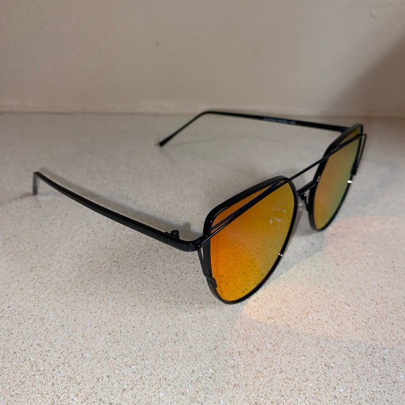 Fashion Metal Aviator Sunglasses - Picture 2 of 4